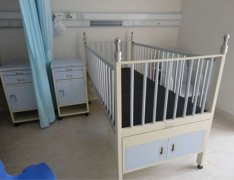 儿童医院住院室婴儿床