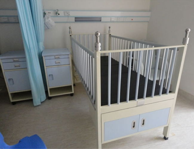 儿童医院住院室婴儿床